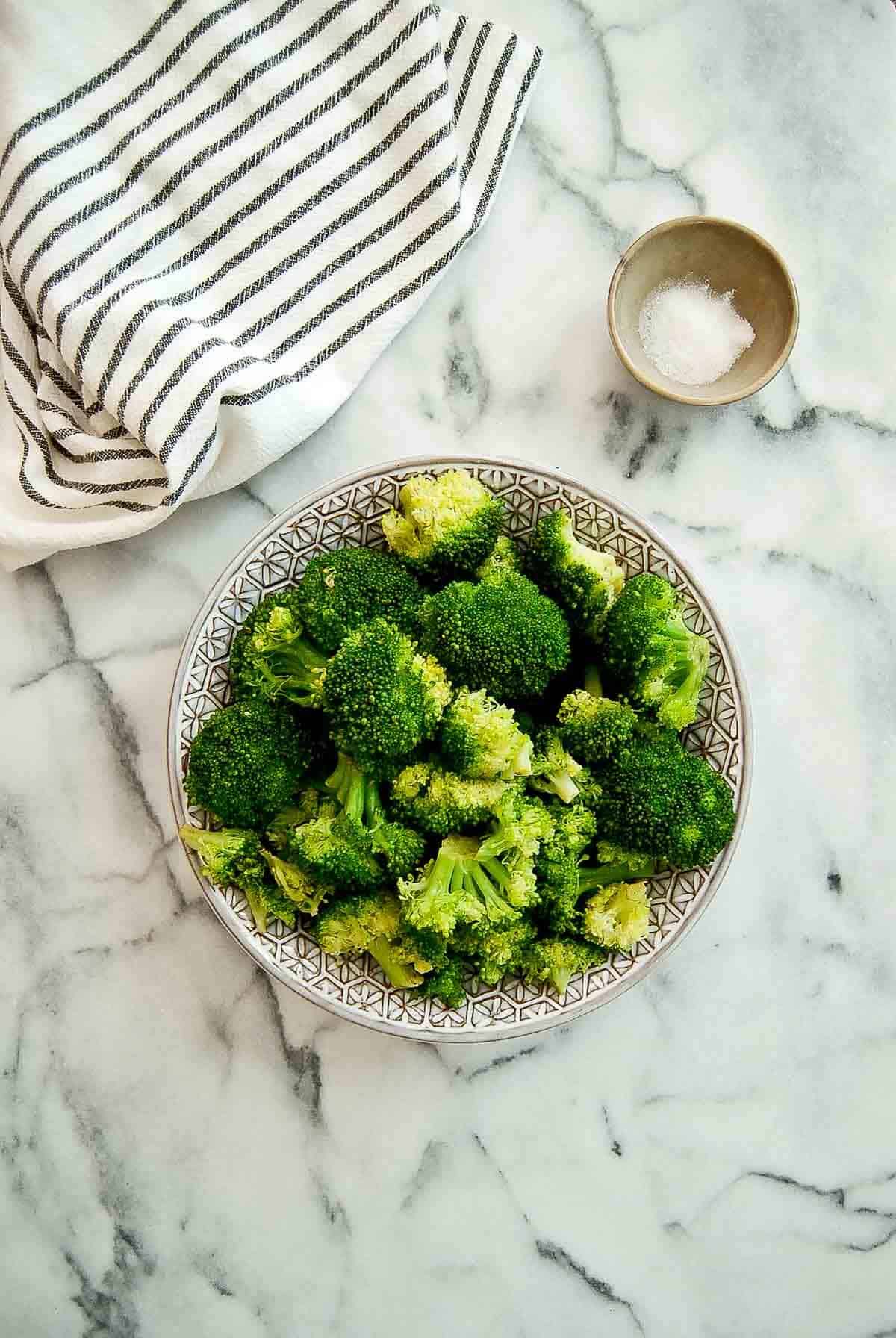 perfectly steamed broccoli florets from the instant pot.