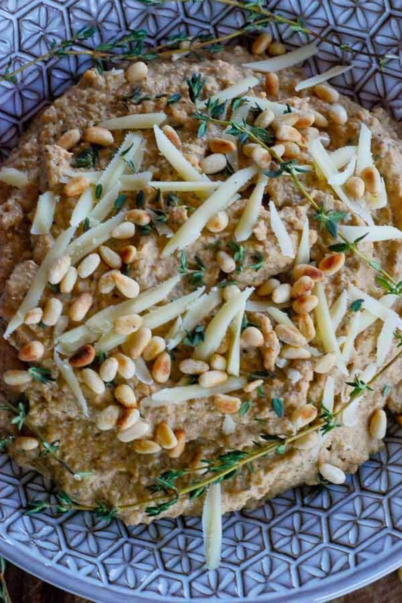 roasted garlic and cauliflower mash in bowl close up.