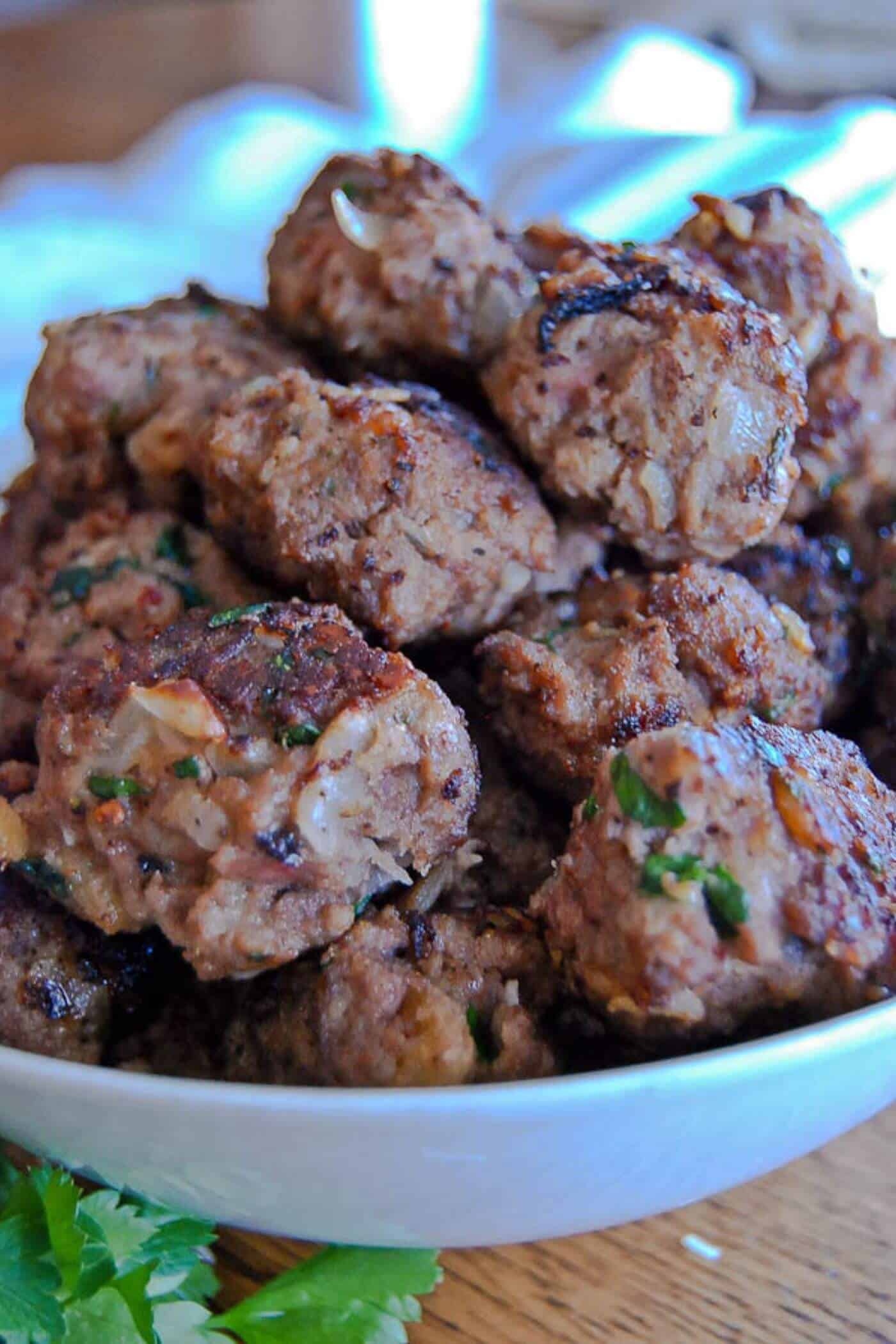 close up bowl of meatballs.