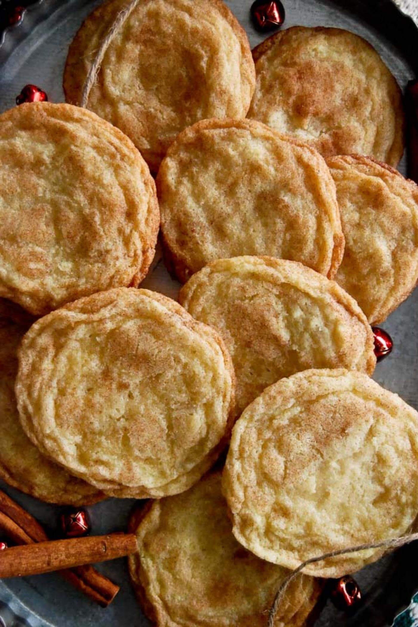 vanilla and maple snickerdoodles on tray.