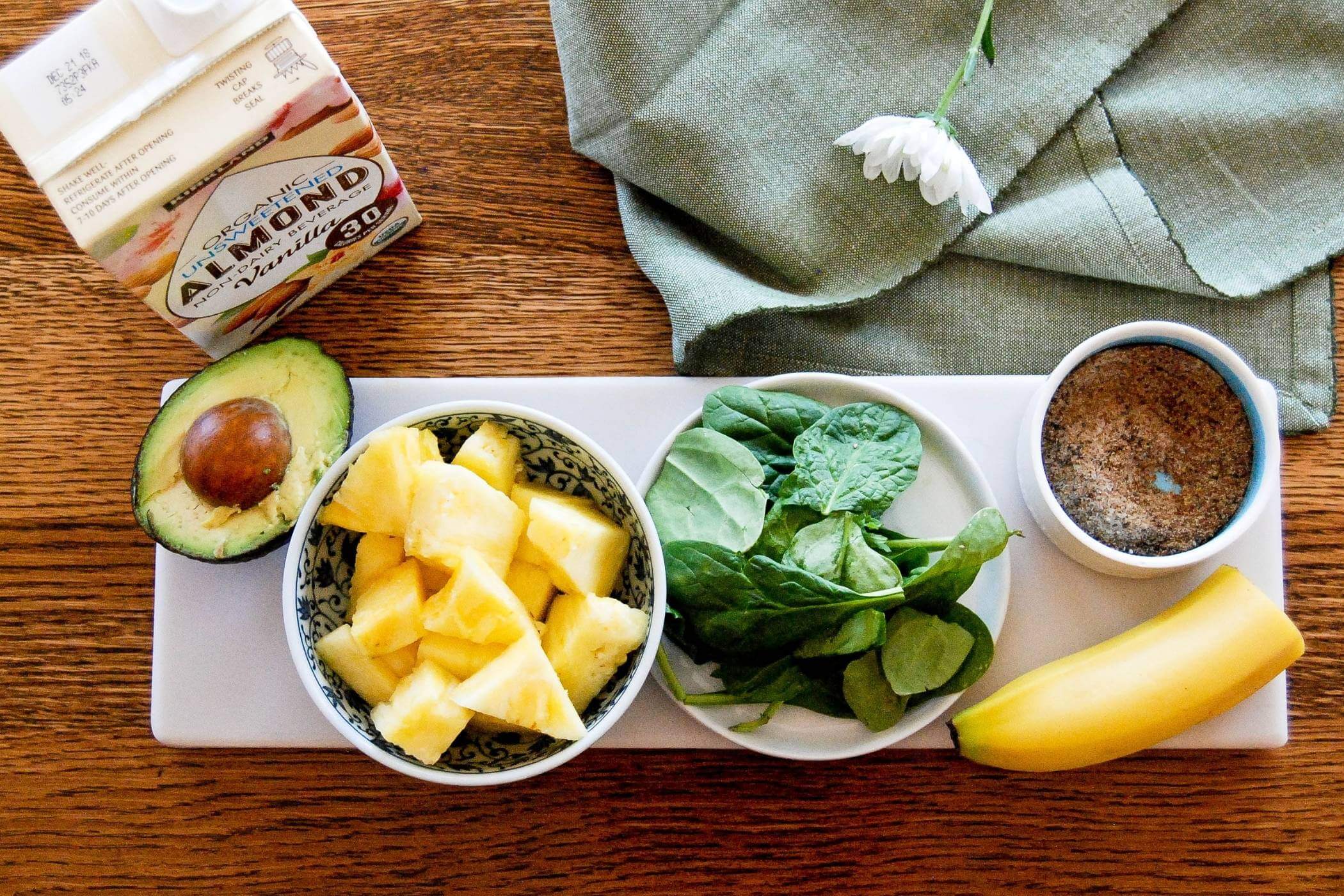 avocado pineapple smoothie ingredients.