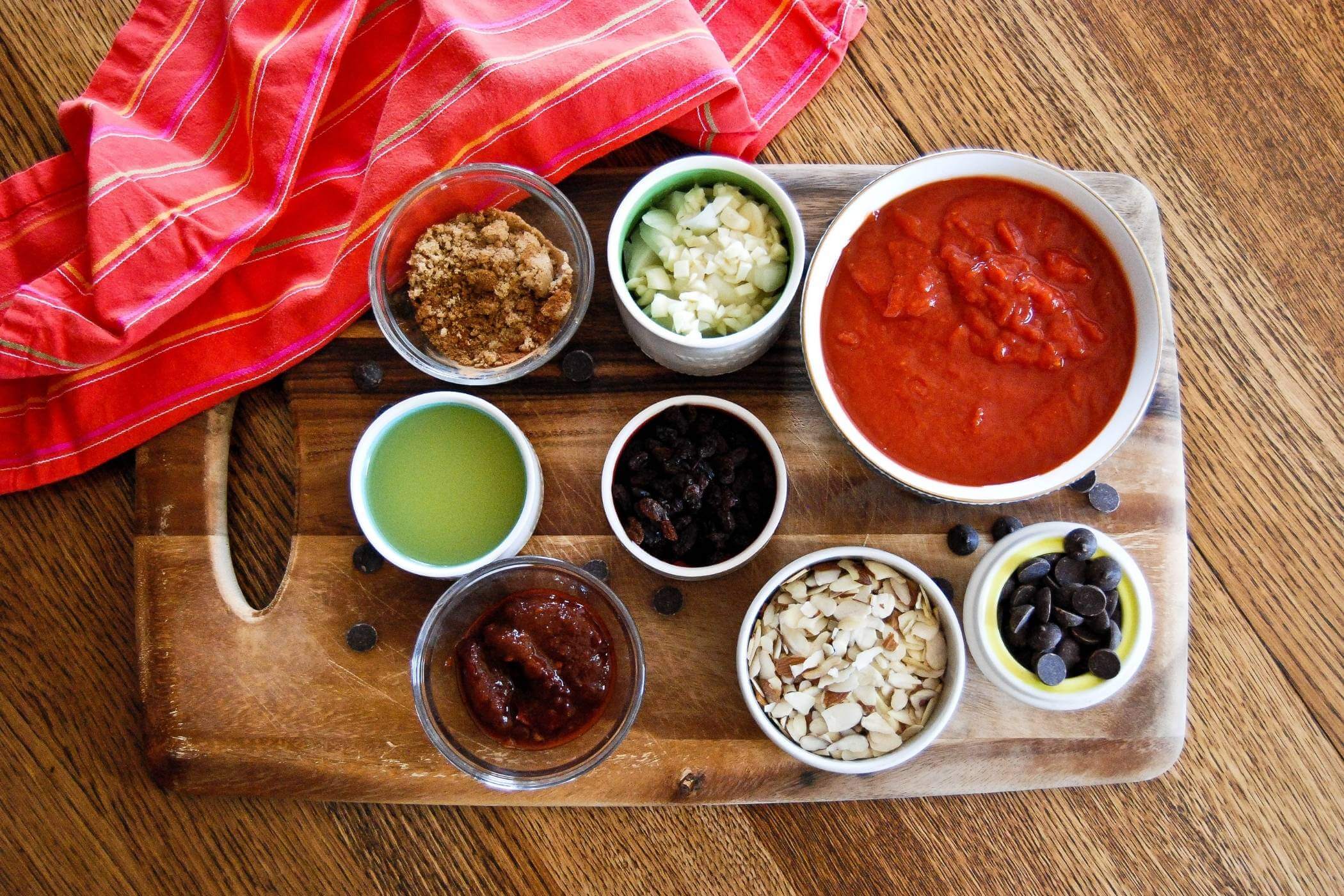 chicken mole sauce ingredients.