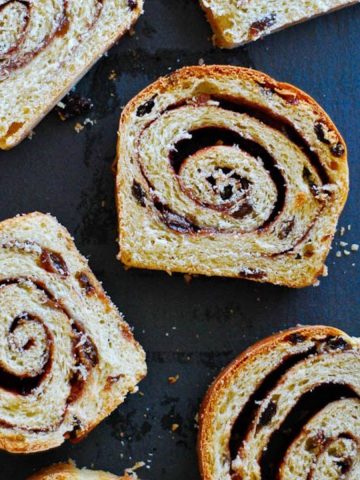 cinnamon raisin bread slices