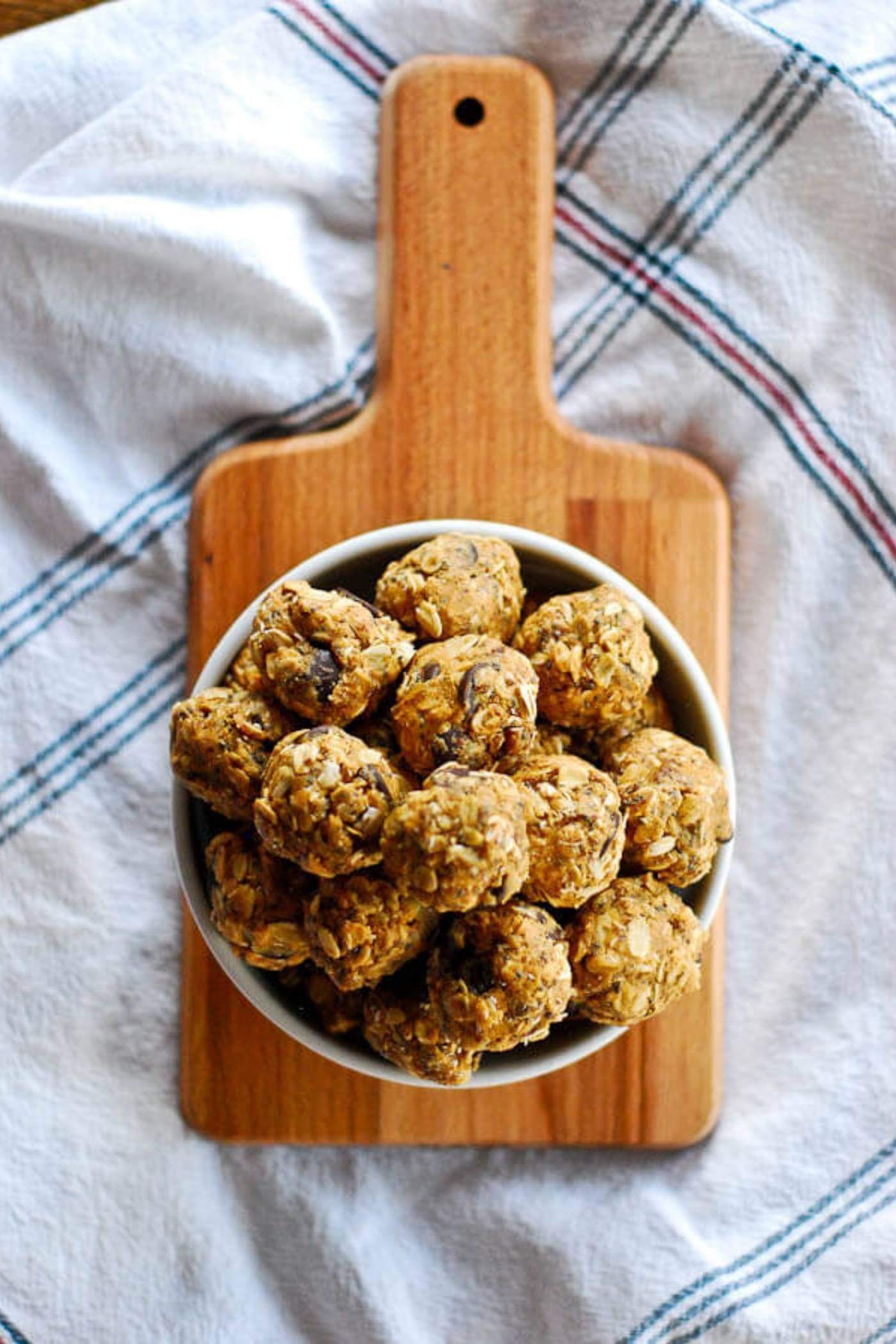 no bake peanut butter balls in bowl.