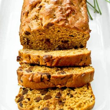 pumpkin chocolate chip bread sliced