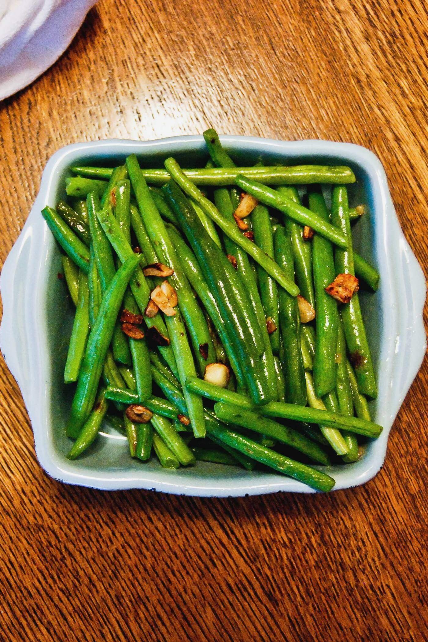 garlic green beans in serving dish.