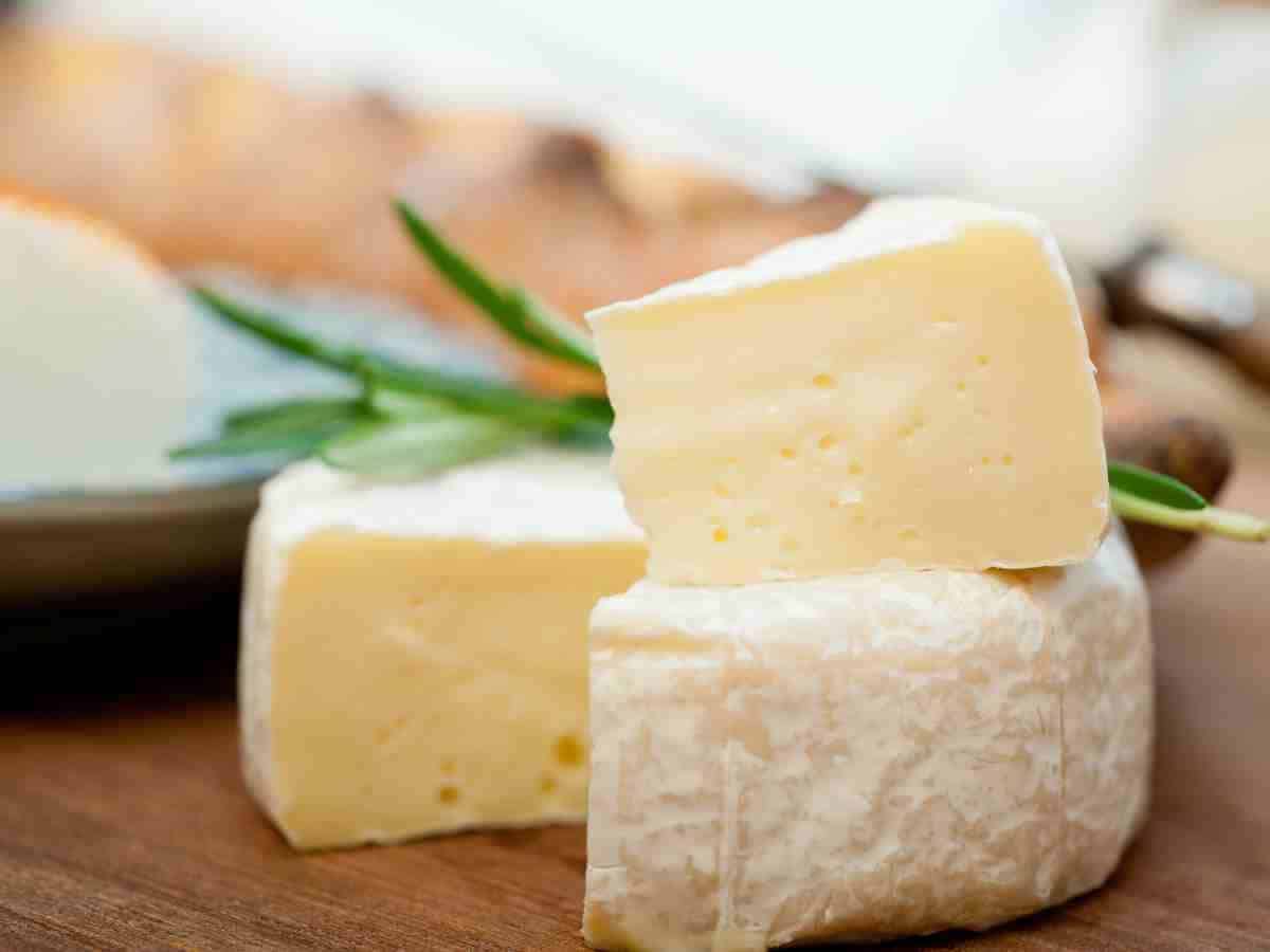 brie cheese on cutting board.