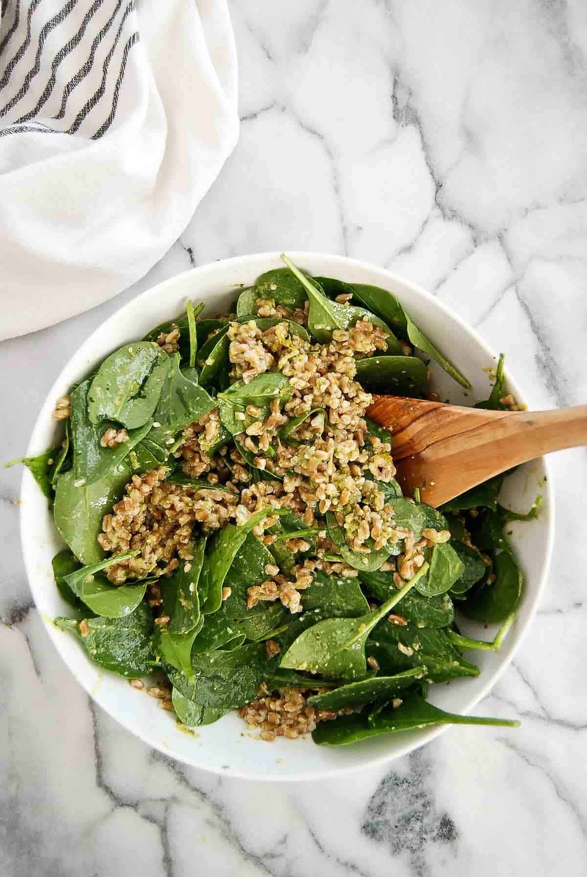 cooked farro with spinach, pesto, lemon juice and lemon zest.