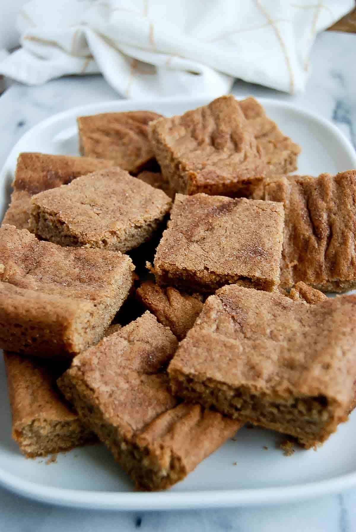 side view of snickerdoodle cookie bars on plate.