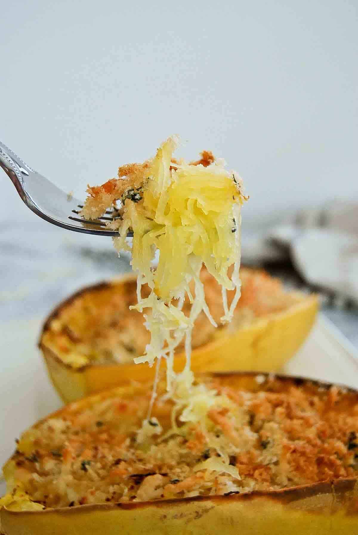 fork full of air fryer spaghetti squash.