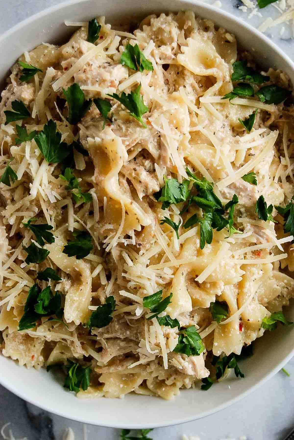 closeup of garlic parmesan chicken pasta.