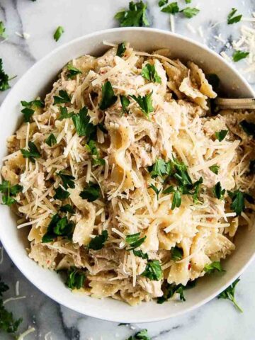 closeup of buffalo wild wings garlic parmesan chicken pasta in serving bowl.